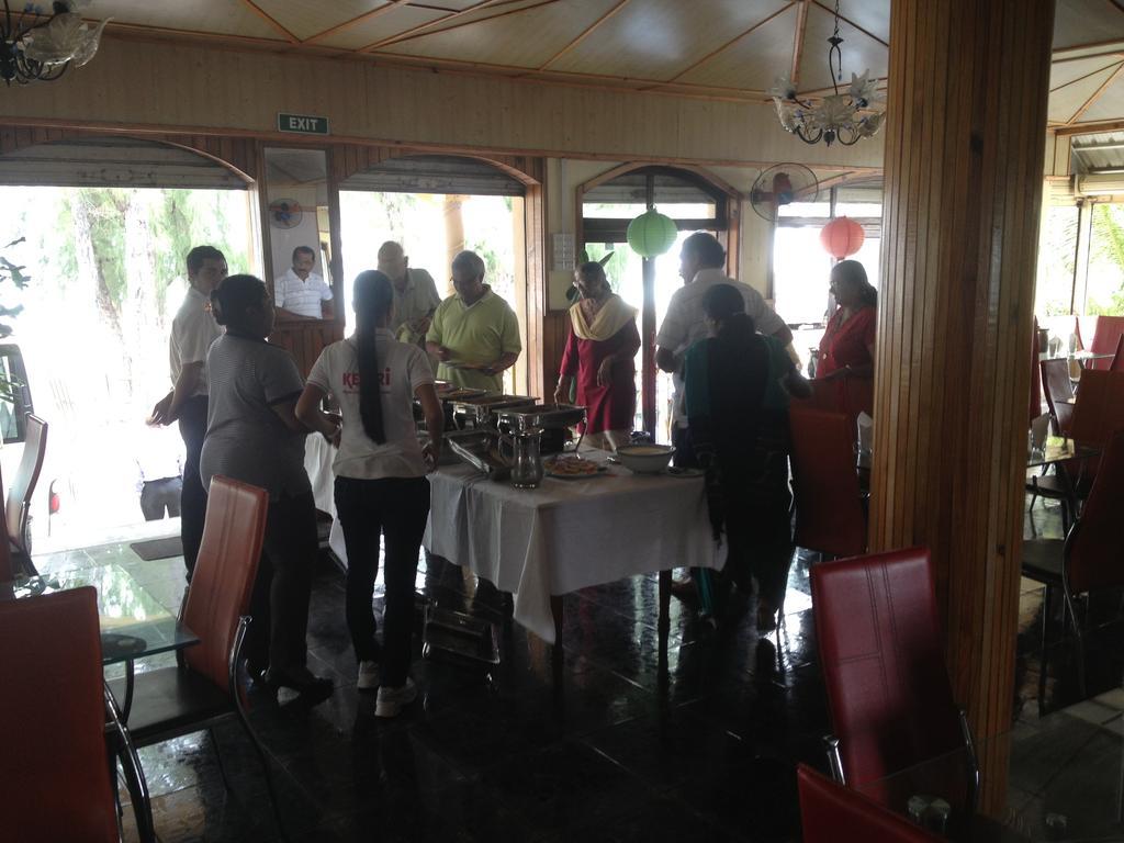 White Shell Lounge And Restaurant Ξενοδοχείο Flic-en-Flacq Εξωτερικό φωτογραφία